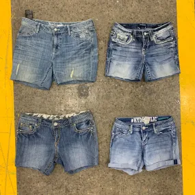 Glamour in Shorts: Embellished shorts (NS-184)