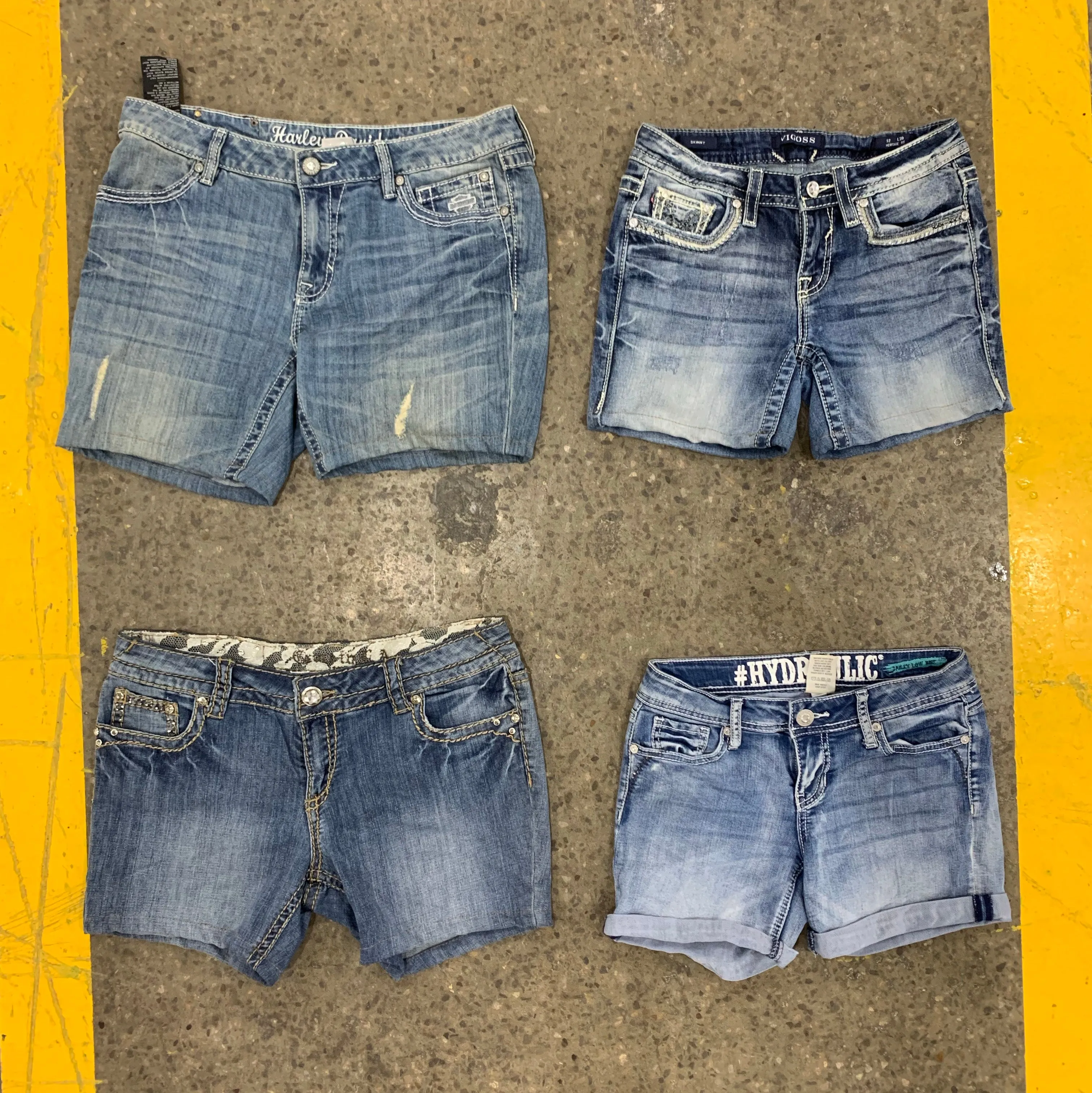 Glamour in Shorts: Embellished shorts (NS-184)