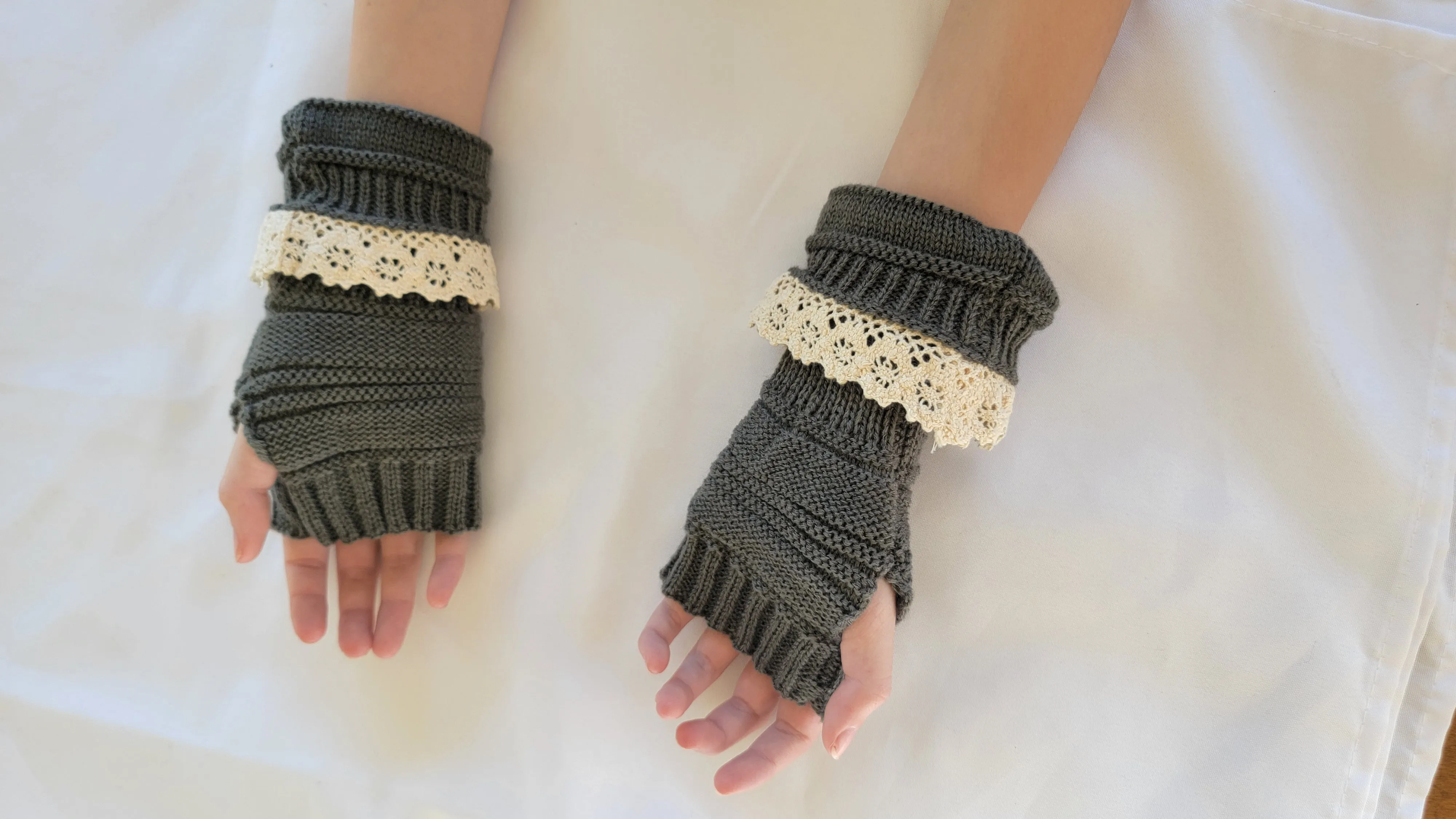Womens Arm Warmers & Fingerless Gloves-Grey