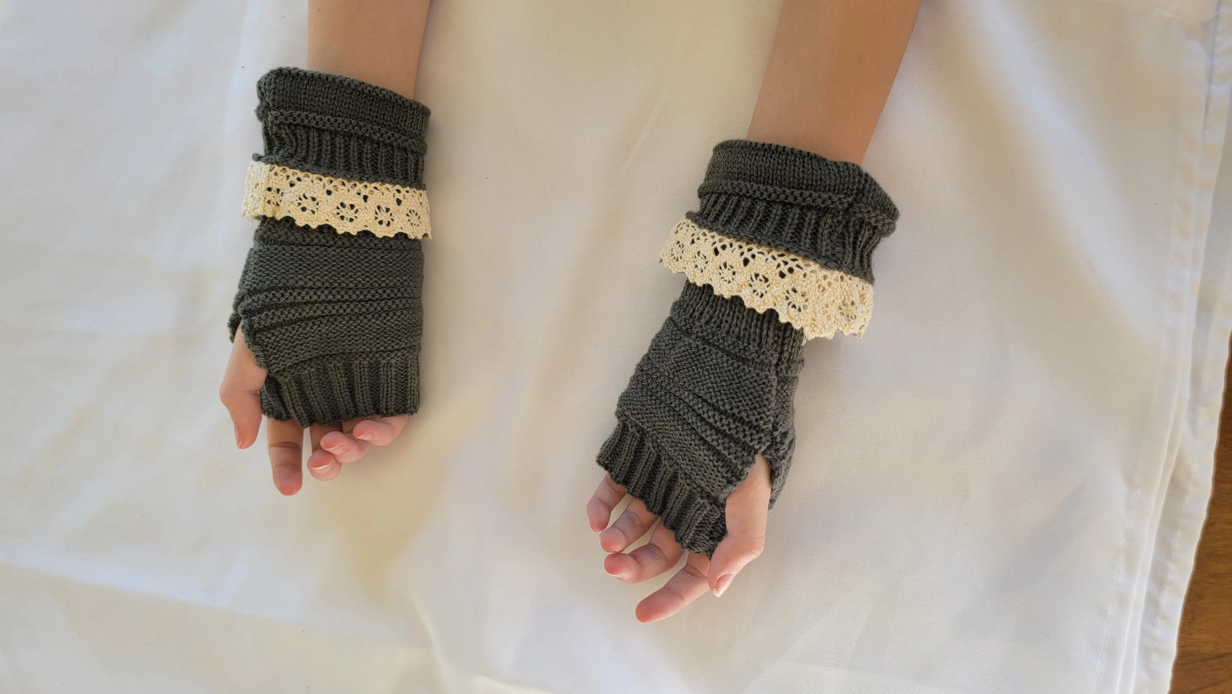 Womens Arm Warmers & Fingerless Gloves-Grey